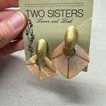 Two Sisters Vintage  Coral & Gold Tone Shell Vintage Earrings Clip On Photo 1