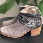 Toms Leila Aztec Print Gray Suede Heel Ankle Booties Sz 8 Photo 1