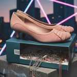 Nine West Womens size 8 light pink suede heels Photo 1