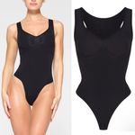 SKIMS  Seamless Sculpt Scoop Neck Thong Bodysuit In Onyx NWOT Thick strap Size S Photo 1
