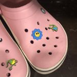 Crocs Classic pink  with various shoe charms dinosaurs daisies women’s size‎ 11 Photo 3