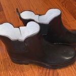 black short rain boots Size 8 Photo 0