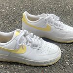 Nike White and yellow  air forces Photo 0