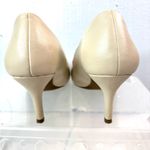 Life Stride  7.5 Cream Heels with Silver Bow Photo 5