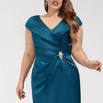 JJ's House J.J’s House| Black  Sheath V-Neck Knee-Length Satin Dress with crystal brooch. Photo 13