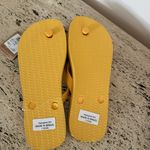 Farm Rio Havaianas x Cheetah Bananas Flip Flop. Size 9/10 Photo 8