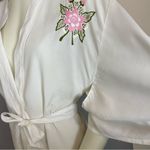 Vintage Kimono Robe Embroidered White Flowers Satyuga Honolulu Hawaii White Pink Photo 13