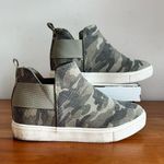 Soda  Taylor Green Camo Hidden Wedge Sneakers Shoes Women's Size 7 M Photo 0