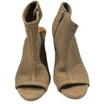 Lucky Brand - Laser Cut Out Sandal - 8.5 Photo 2