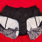 Lululemon Hotty Hot Short Size 4 Low Rise 2.5” Inseam Dottie Tribe White Black Photo 2