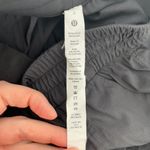 Lululemon Lightweight Mid-Rise Short 3.5" Black Women 2 Unlined Pockets Drawcord Photo 3