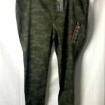 Lee NWT  WOM SZ 26 M HUNTER CAMO DESIGN SKINNY LEG Photo 0