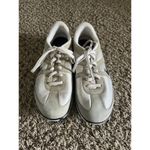 Nike  Oceania Women's Beige White 443937-101 Walking Athletic Shoes 2011 Size 8.5 Photo 2