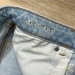 American Eagle  light Wash denim high waisted floral embroidered mom shorts sz 2 Photo 4