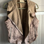 Lizard Thicket  vest‎ Photo 0