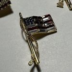 lot of 4 Patriotic Brooch Pins Gold Tone American Flag Rhinestone Photo 9