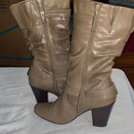 White Mountain  Wo size 7 Tan Heeled Boots with Slouchy Design INSIDE ZIPPERS Photo 7