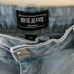 Iris  Jeans Los Angeles Photo 1