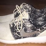 Nike Black And White Roshes  Photo 0