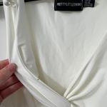 Pretty Little Thing Key Hole Crop Top Photo 2