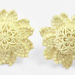 Vintage 50s Filigree Plastic Ivory Flower Screwback Earrings Crochet Tan Photo 0