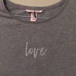 Victoria's Secret Victoria’s Secret “Love” grey T-shirt New Photo 2