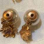 Christian Dior Dior Tribales Earrings Matte Pink-Finish Metal and White Resin Pearls Photo 3