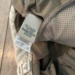 LLBean Women's Size 12 Khaki Zip Pocket Hiking Outdoor Shorts Lightweight Brown Photo 4