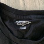Amazon  essentials black t-shirt Photo 1