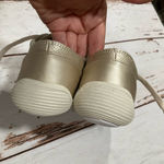 DR. SCHOLLS WOMENS GOLD LACE FASHION SNEAKERS COMFORTABLE CASUAL SHOES Size 8 Photo 1