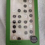 Kate Spade  Iphone 16 Black And White Daisy MagSafe Phone Case Photo 0