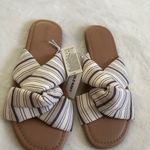 Old Navy New  padded soft twist flat sandals, women size 7 Photo 1