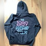 Gildan 1989 Taylor Swift sweatshirt Photo 1