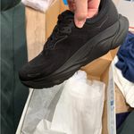 HOKA WOMEN'S ARAHI WIDE 8 Black Photo 2