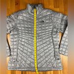 The North Face ThermoBall Eco
NFOA4QS3A91 Womens Gray Insulated
Jacket XL DTF553 Photo 5