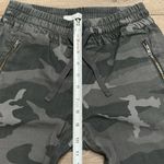 TNA By Aritzia Alix Gray Green Camo Mid Rise Jogger Pants Size XS Photo 8