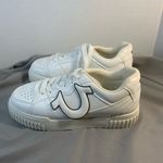 True Religion Stasha  Women’s  White Sneakers size 7.5 Photo 3