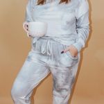 En Crême Sunday mornings light sweatshirt top Photo 1