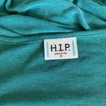 H.I.P. uneven hem flowy green top with round neck Photo 7