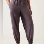 Athleta  Savannah Jogger Pants Women’s Travel Work Pants Dusk Violet size 18 Photo 0