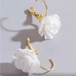 Elegant White Rose Gold Earrings Photo 2