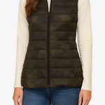 Old Navy  Size Medium Frost Free Green Camouflage Quilted Puffer Vest NWT Photo 0