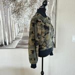 Peyton Jensen Green Black Camouflage Faux Fur Fuzzy Sherpa Bomber Jacket - M Photo 4