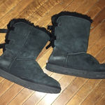 Uggs shearling lined boots with bows in the back Photo 0