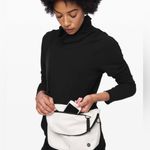 Lululemon  All Night Festival Bag Vol 5 L  in Angel Wing Photo 6