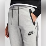 Nike Sportswear Women’s Sz Small Tech Fleece Gray/Black Crop Athletic Pants Photo 3