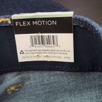 Lee  Mid-Rise Dark Wash Capri Jeans NWT Size 28w Petite Skinny Capri Jeans Photo 6