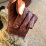 None Brown leather gloves with faux fur fit like a large Photo 5