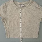 Aritzia  TNA Chill Ortiz Cropped T-Shirt in Heather Cloud White Size S Photo 4