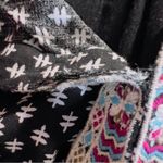 Skies Are Blue  XL Petite (with flaw) Tabbed Sleeves with Deep V-Neck Emb… Photo 14